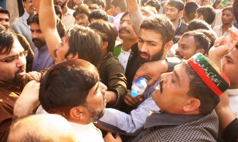 لاہور میں نون لیگ سے تصادم میں تحریک انصاف کے دو کارکنان جاں بحق