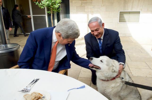اسرائیلی وزیراعظم کا کتا مہمانوں کو کاٹنے لگا