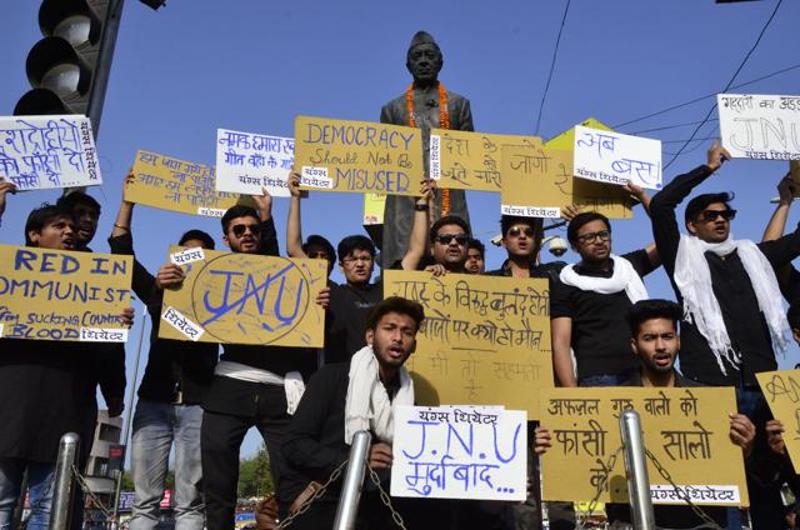 جواہر لعل یونیورسٹی: آزادی پسند طلبا کے خلاف پولیس ایکشن