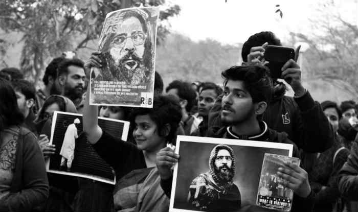 جواہر لعل یونیورسٹی تنازع:بھارت کی اٹھارہ جامعات میں احتجاج ، نریندر مودی کا پتلا نذرِ آتش