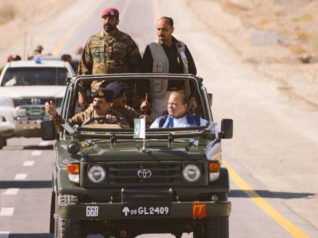 بلوچستان کی پہلی موٹر وے کا افتتاح: نوازشریف اور جنرل راحیل کے ایک گاڑی میں سفر کی تصویر زیادہ موضوع ِ بحث