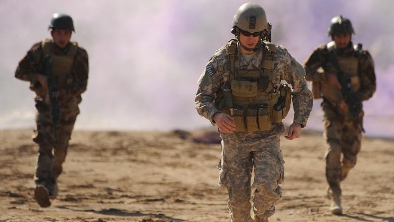عراق میں فوجی لڑ رہے ہیں، امریکی جرنیل کا اعتراف