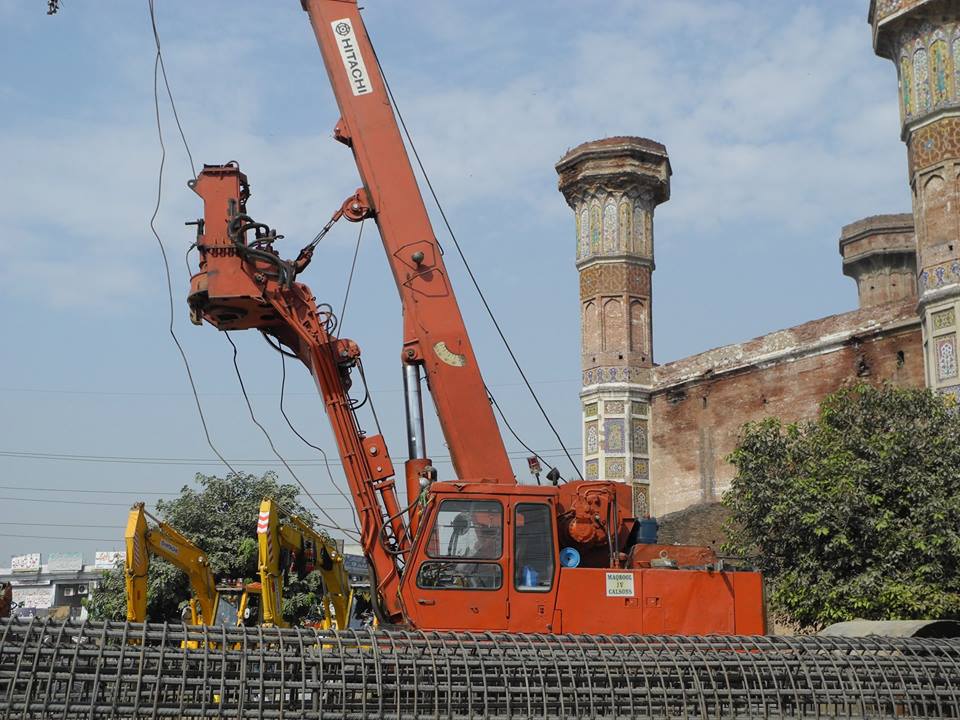 عدالت عالیہ لاہور نے اورنج لائن ٹرین کو تاریخی عمارتوں کے نزدیک پھٹکنے سے روک دیا!