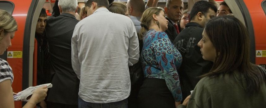لندن، زیر زمین ریل گاڑیوں میں جنسی حملوں میں 41 فیصد اضافہ