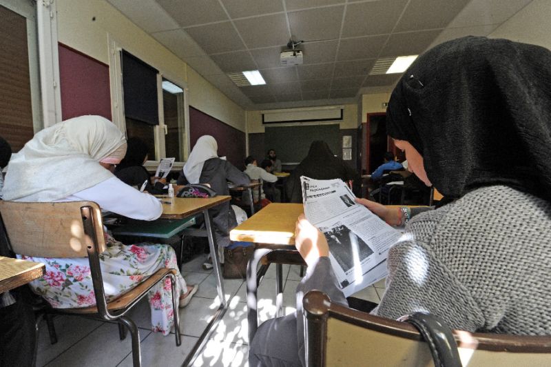 فرانس، باحجاب خواتین کو اسکول میں داخل ہونے سے روک دیا گیا