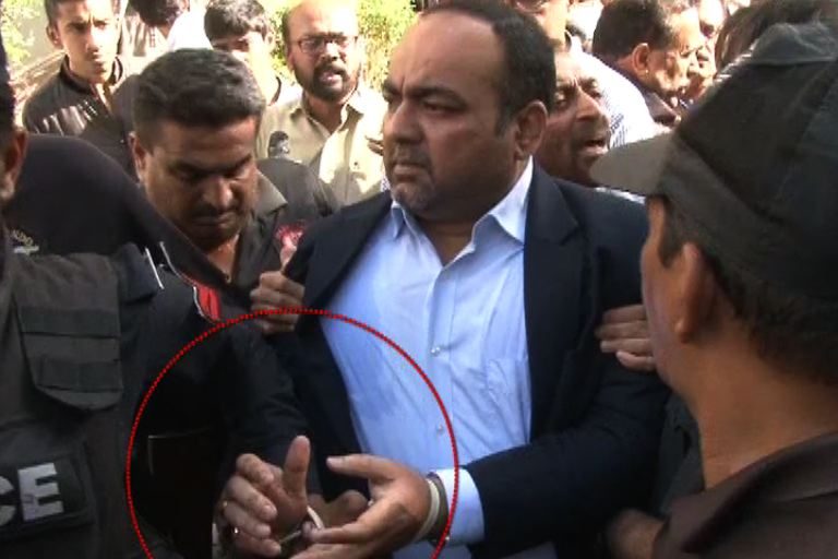 خواجہ اظہار کو ہتھکڑی بھی لگائی گئی، فاروق ستار اور راؤ انوار میں تلخ کلامی!