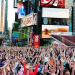 ٹائمز اسکوائر پر 12ہزار افراد کا یوگا