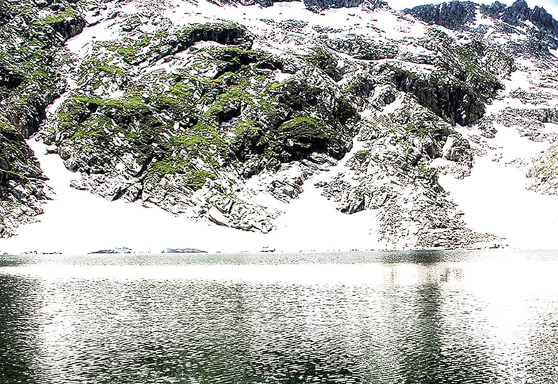 دیر اور سوات کی سرحد پر واقع خوبصورت ’’سیدگئی جھیل‘‘