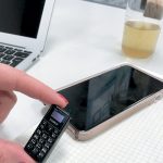 دنیا کاسب سے چھوٹا موبائل متعارف‘وزن صرف 13گرام