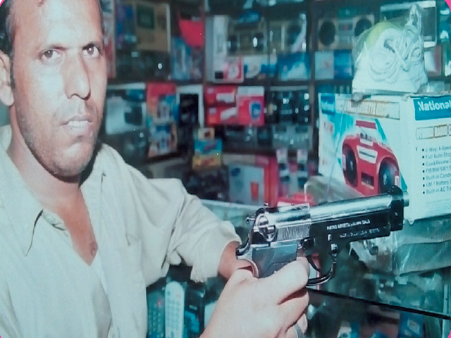 کراچی کی الیکٹرونکس مارکیٹ ڈکیتی کے لیے مصنوعی اسلحہ فراہم کرنے کا مرکز بن گئی