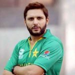 میجر جنرل آصف غفور کا شاہد آفریدی کی صاحبزادی کے لیے تحفہ