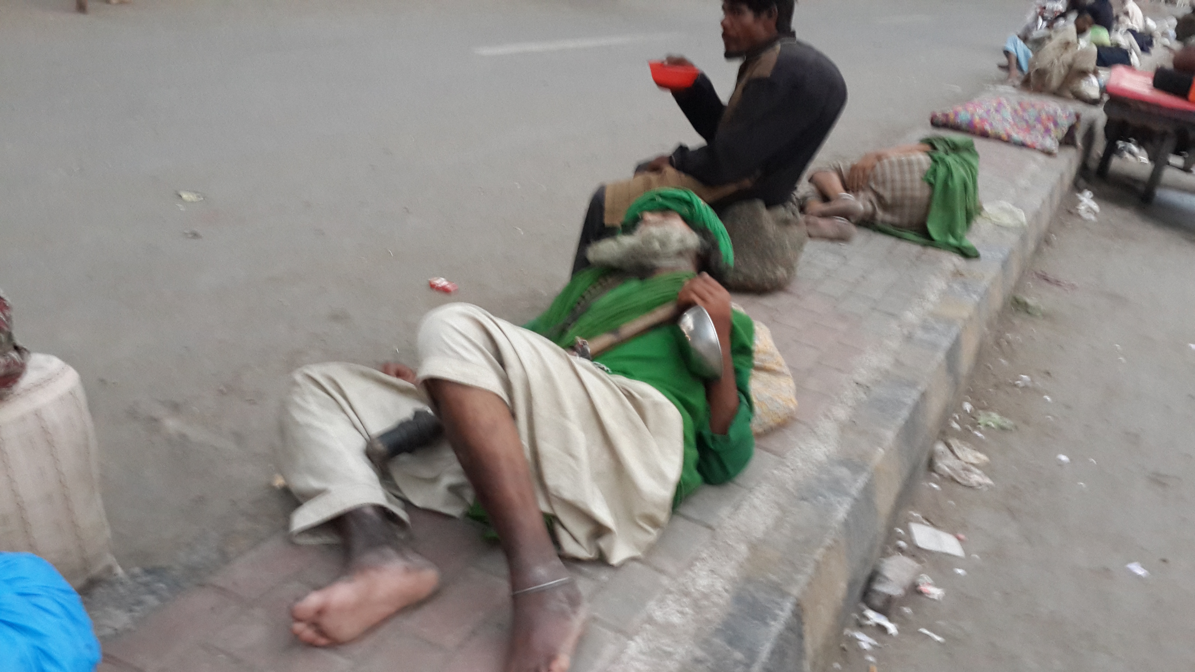 کراچی میں گداگروں کا مضبوط نیٹ ورک،ماہانہ لاکھوں کی کمائی