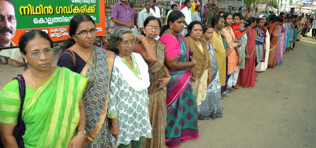 صنفی عدم مساوات کے خلاف لاکھوں بھارتی خواتین نے انسانی زنجیر بناڈالی