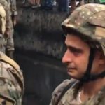 بیروت میں سڑک کھولنے کے آپریشن کے دوران لبنانی سپاہی رو پڑا