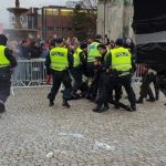 ناروے میں اسلام مخالف ریلی ، توہین قرآن کی جسارت کرنے والے ملعون پر حملہ