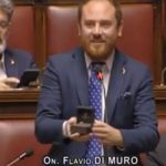 اطالوی رکن اسمبلی کی پارلیمنٹ میں کی گیلری میں بیٹھی خاتون کو شادی کی پیشکش