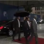 سوڈانی وزیراعظم کی بارش میں یورپی یونین کے دفترآمد،ویڈیووائرل