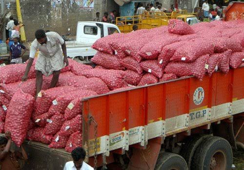 بھارت میں 20لاکھ مالیت کا پیاز سے بھرا ٹرک لوٹ لیا گیا