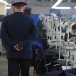 روسی جیلوں کے قیدیوں کو سرجیکل ماسک تیار کرنے کا حکم