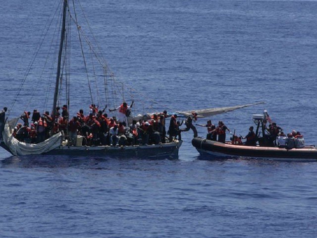 2 ماہ سے سمندر میں پھنسی کشتی میں 24 روہنگیا مسلمان جاں بحق، 396 کی حالت غیر