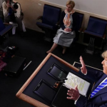 کورونا کے خاتمے کیلیے ٹرمپ کی انجکشن کی انوکھی تجویز مذاق بن گئی