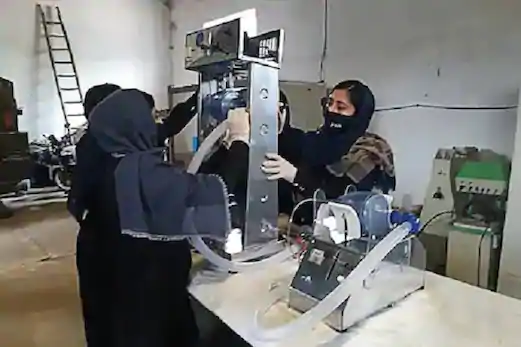 افغان لڑکیوں نے گاڑیوں کے پرزوں سے سستے وینٹی لیٹر بنا نا شروع کر دیے