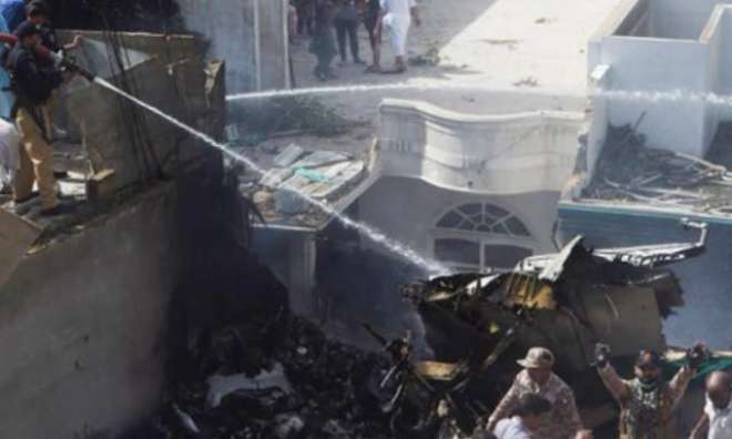 تاریخ میں پہلی بار کراچی میں بڑا فضائی حادثہ، 90 مسافر ، عملے کے 8 ارکان سوار تھے