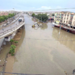 کراچی میں بارش کے بعدسڑکیں تالاب بن گئیں