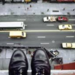 دنیا بھر میں سالانہ دس لاکھ افراد خودکشی کرتے ہیں۔طبی ماہرین