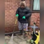 الطاف حسین صفائی کے کام پر لگ گئے