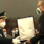 صدر مملکت نے چینی وزیر دفاع کو نشان امتیاز ملٹری کا اعزاز عطا کر دیا