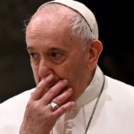 پوپ کے انسٹا گرام اکائونٹ سے ایک بار پھر نیم عریاں ماڈل کی تصویر لائیک