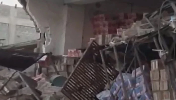کراچی ،بینک میں پراسرار دھماکا ،عمارت کو نقصان پہنچا
