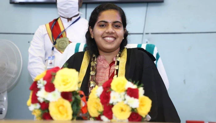 بی ایس سی میتھی میٹکس کی طالبہ بھارت کی21سالہ لڑکی میئر بن گئی