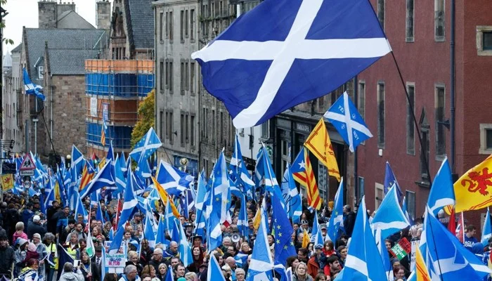 برطانیہ سے اسکاٹ لینڈ کی آزادی کیلئے یکطرفہ ریفرنڈم کا اعلان