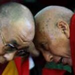 بدھ مت کے تبتی روحانی پیشوا دلائی لامہ نے کورونا سے بچا کا ٹیکہ لگوا لیا