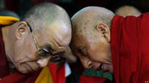 بدھ مت کے تبتی روحانی پیشوا دلائی لامہ نے کورونا سے بچا کا ٹیکہ لگوا لیا