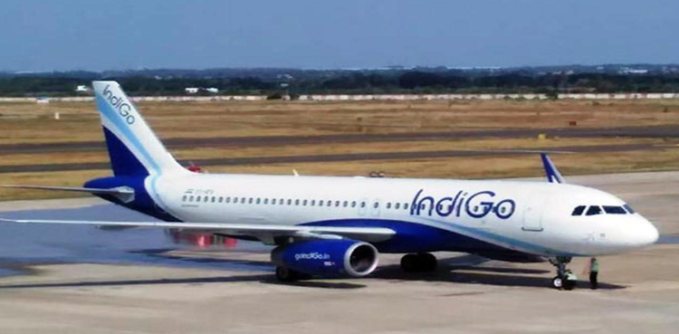 بھارتی طیارے کی کراچی میں ہنگامی لینڈنگ، مسافر کا انتقال