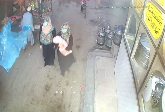 کراچی میں دو خواتین نے فلیٹ سے شیرخوار بچی کو اغوا کرلیا
