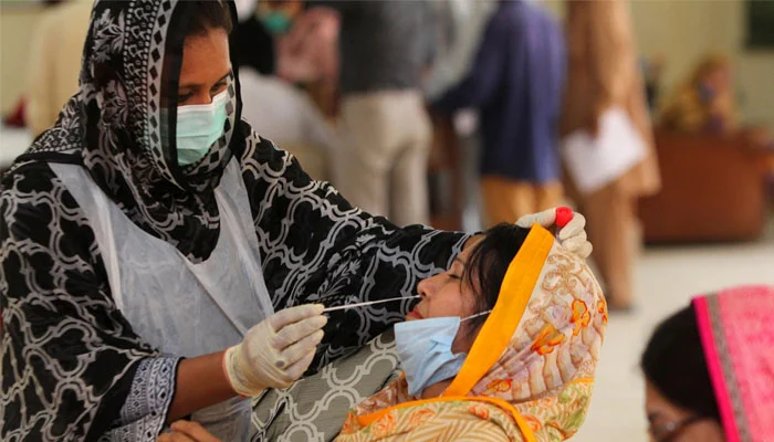 کراچی میں برطانوی اور جنوبی افریقی کورونا وائرس کی تصدیق