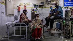 بھارت میں عالمی وبا سے نظام صحت متاثر، متعدد ہسپتالوں میں آکسیجن ختم