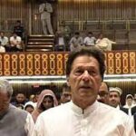عمران خان قومی اسمبلی کے ہنگامہ خیز اجلاس سے لمحہ بہ لمحہ آگاہ رہے