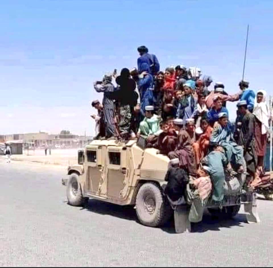 افغان طالبان کا بدخشاں کے متعدد اضلاع پر قبضہ، افغان فوجی تاجکستان فرار