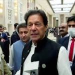 بھارت کو کہہ رہے ہیں مہذب ہمسائے بن کررہیں،عمران خان