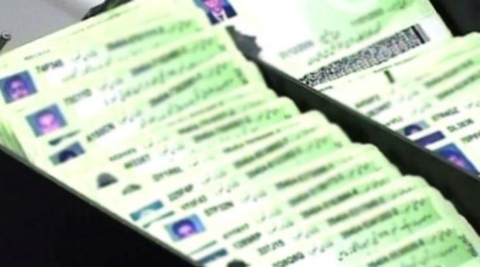 ایرانی شہری کو شناختی کارڈ جاری کرنے والا اسسٹنٹ ڈائریکٹر نادرا گرفتار
