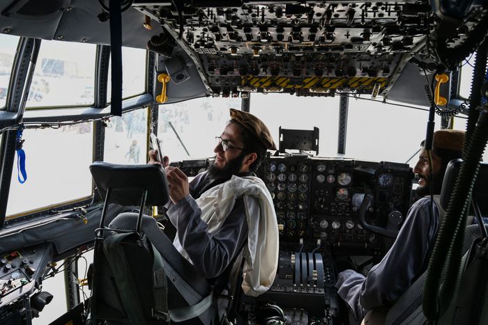 امریکا کے جنگی اسباب، ہیلی کاپٹرز طالبان کی تفریح کا سامان بن گئے