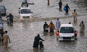 کراچی کے مختلف علاقوں میں تیز بارش سے موسم خوش گوار