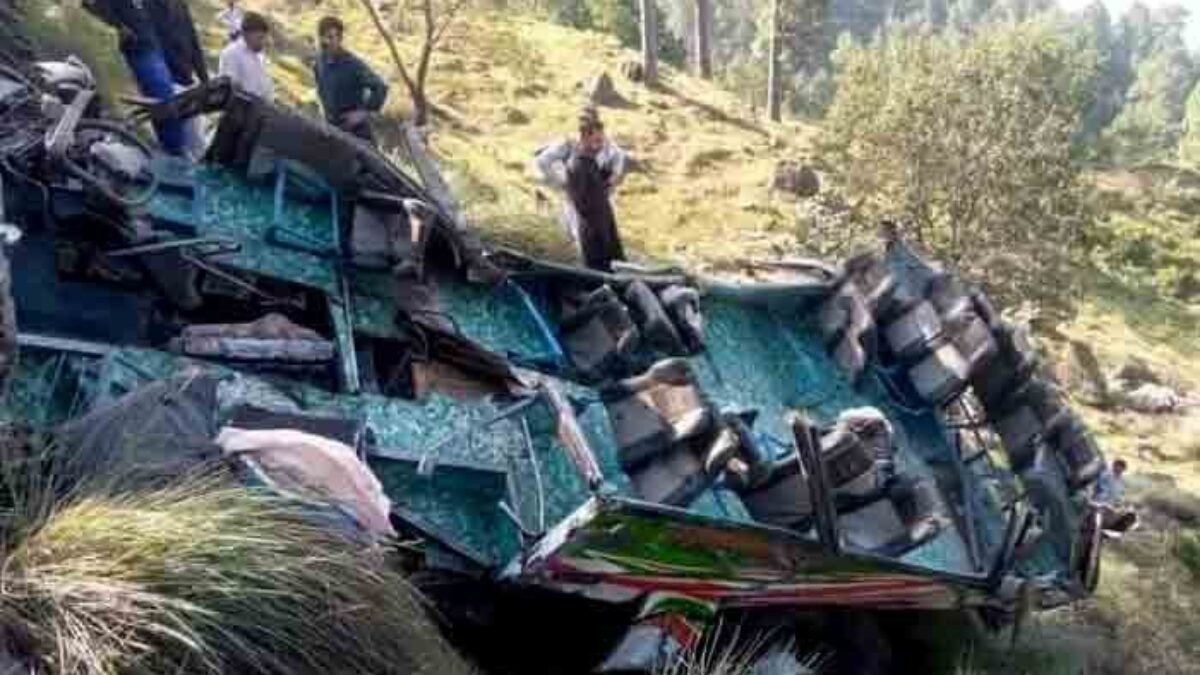 آزادکشمیر،مسافر کوچ کو حادثہ، 23افراد جاں بحق،7زخمی