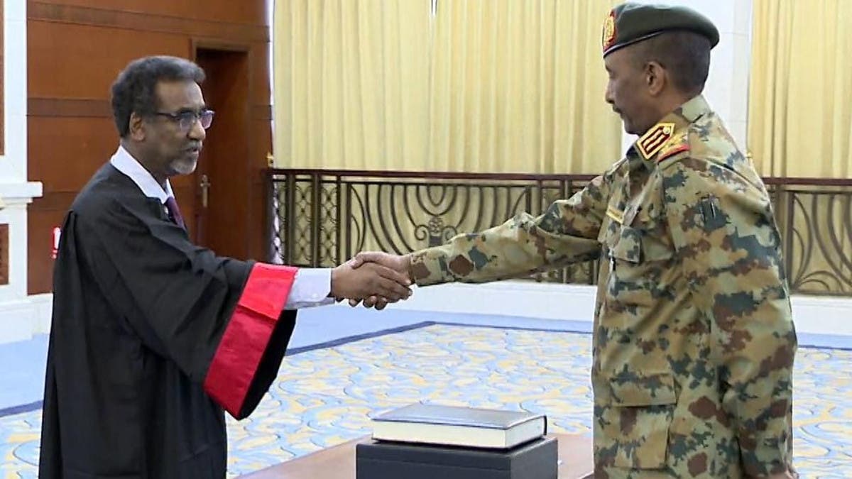 سوڈان کی فوج برطرف وزیراعظم عبداللہ حمدوک کی بحالی پر مجبور