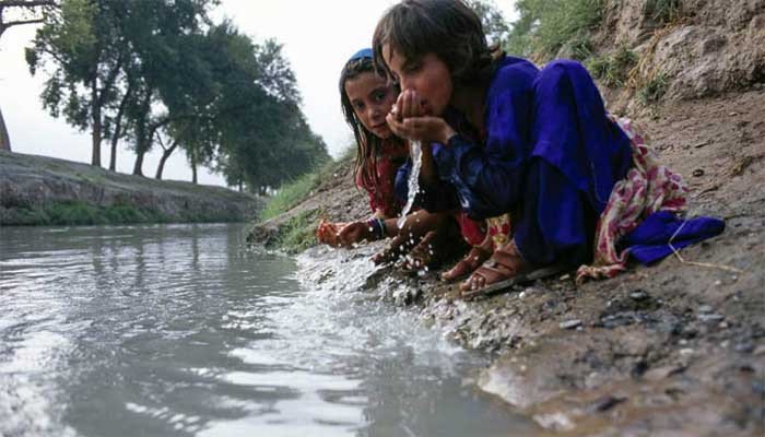 پاکستان صاف پانی سے محروم 10 ممالک کی فہرست میں شامل ہے، رپورٹ